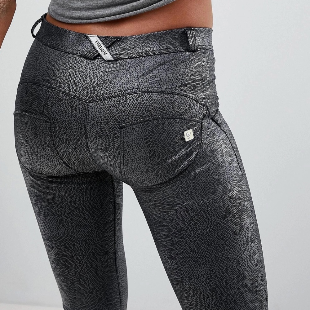 FREDDY BLACK FAUX SNAKE SKIN LOW-RISE WAIST SKINNY PANTS